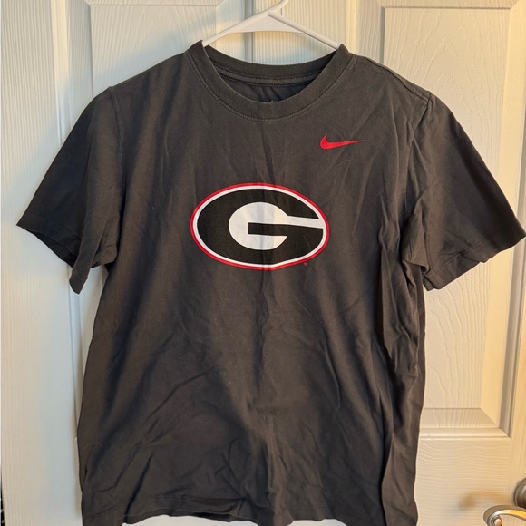 Nike youth Charcoal Tee with Red Logo - Picture 1 of 2